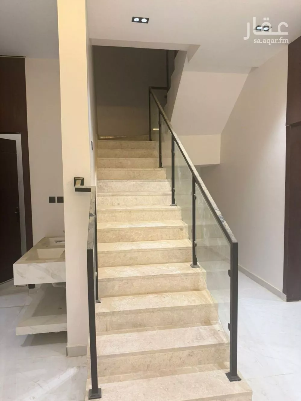5 bedroom apartment in Al Janadriyah 4