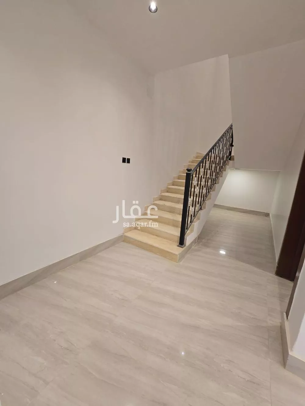 5 bedroom apartment in Al Janadriyah 14