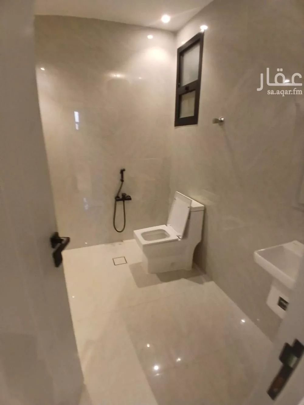 5 bedroom apartment in Al Hazm 3