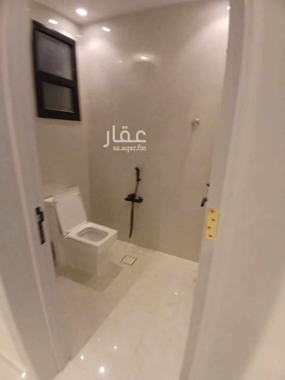 5 bedroom apartment in Al Hazm 8