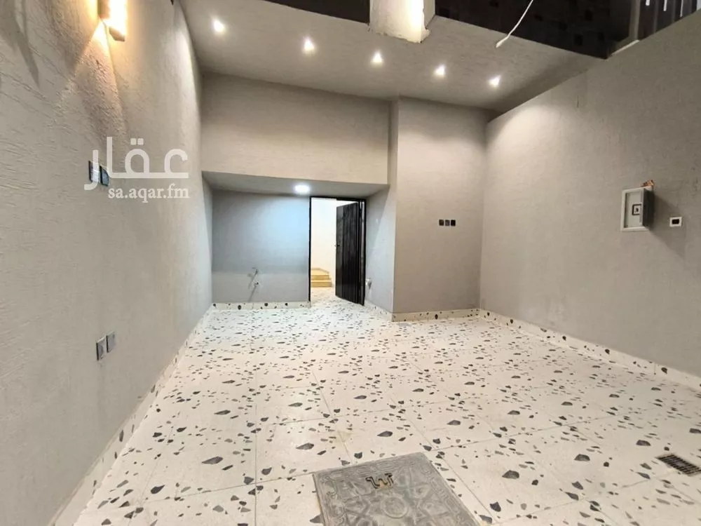 4 bedroom floor in Badr 9