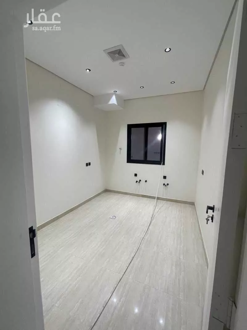 6 bedroom apartment in Al Aziziyah 5