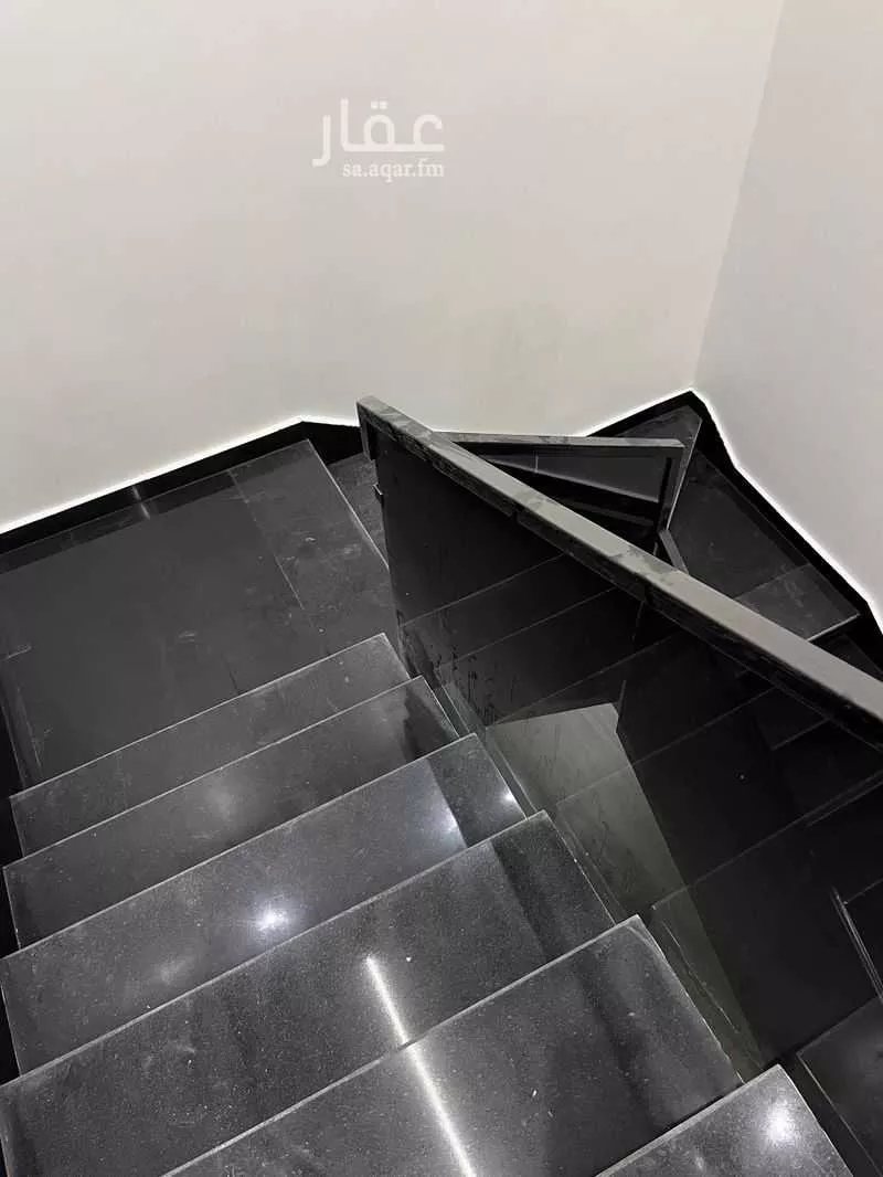 شقة 4 غرف في الشرق 10