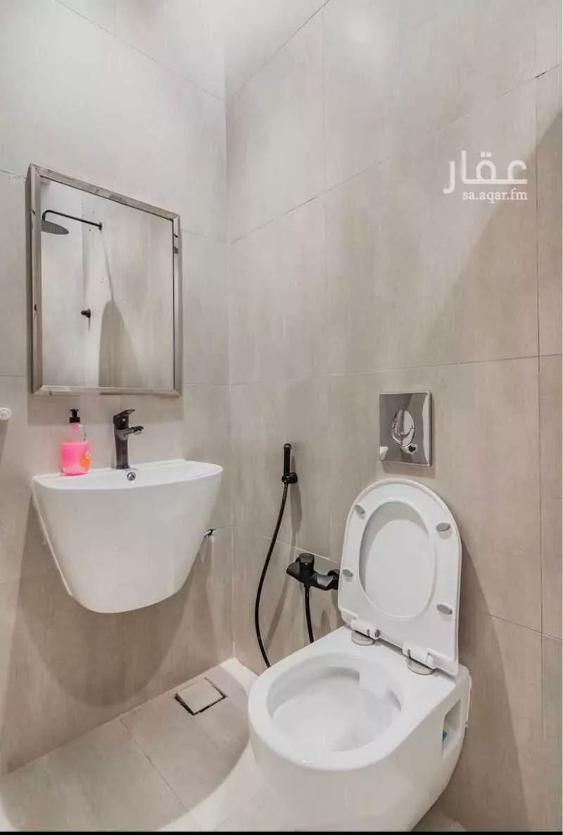 3 bedroom apartment in Al Malqa 6