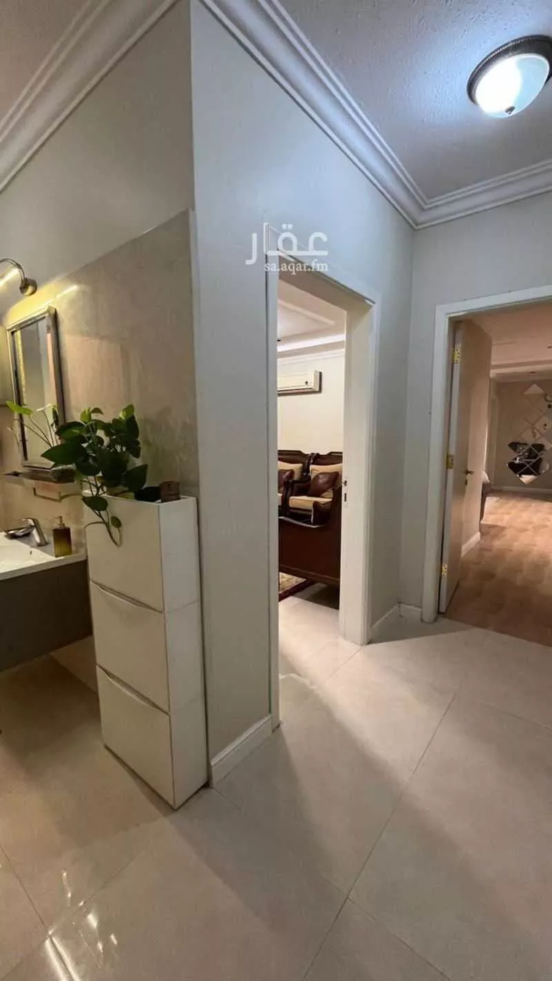 8 bedroom apartment in Irqah 16