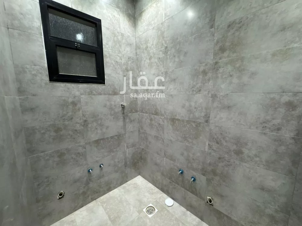 شقة 6 غرف في الرمال 4