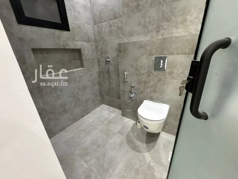 شقة 6 غرف في الرمال 8