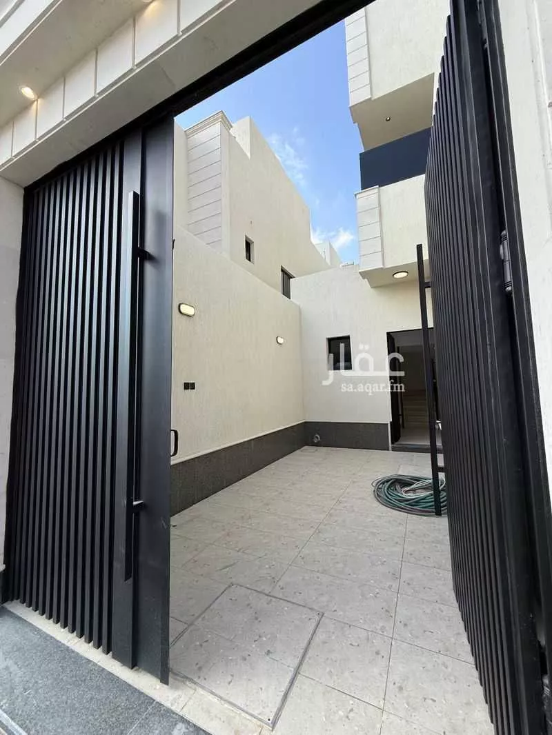 3 bedroom floor in Al Janadriyah 2