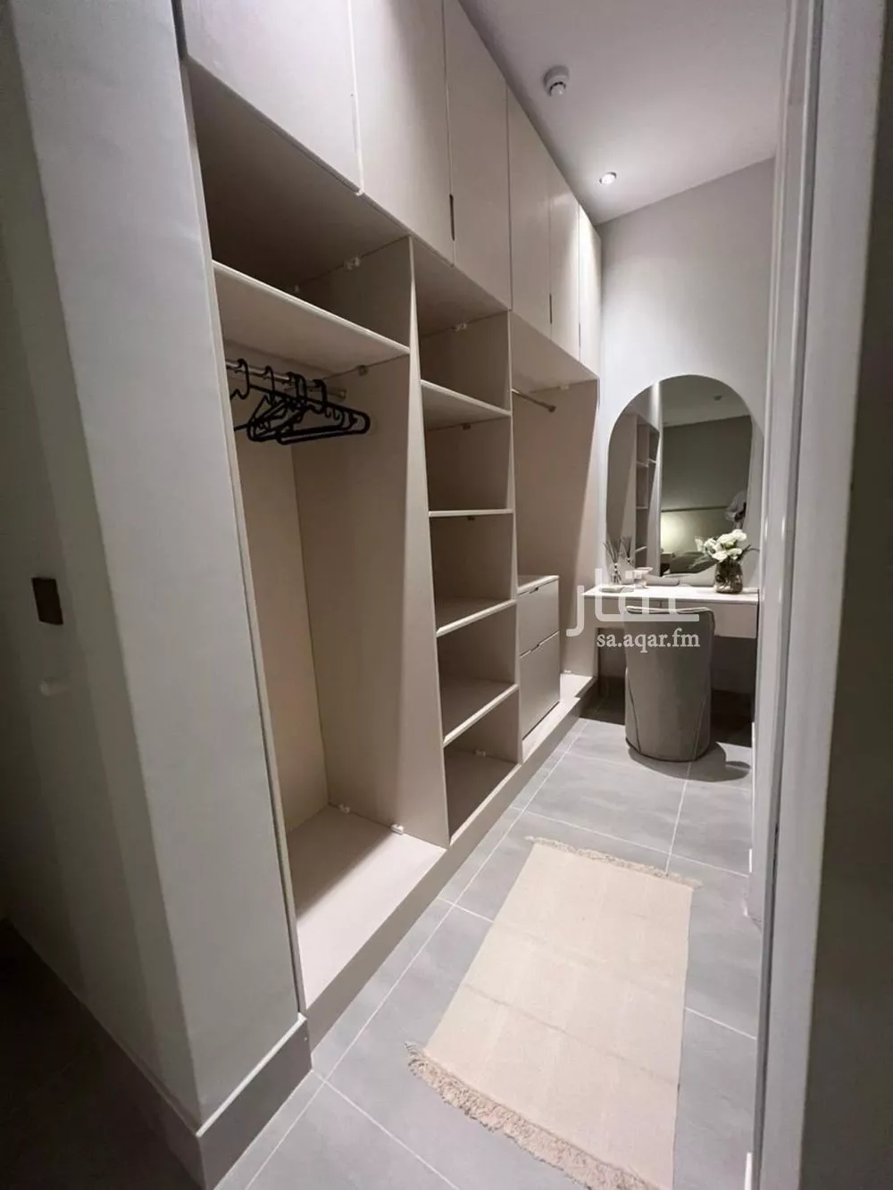 شقة 5 غرف في الملقا 3