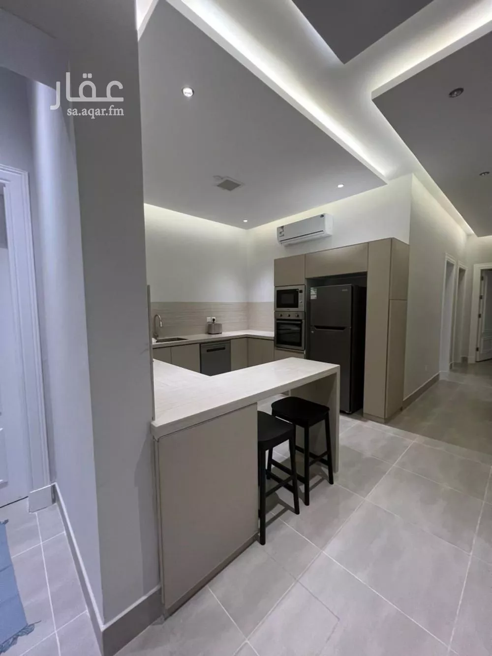 شقة 5 غرف في الملقا 5