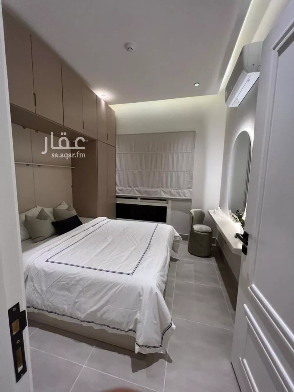 شقة 5 غرف في الملقا 8