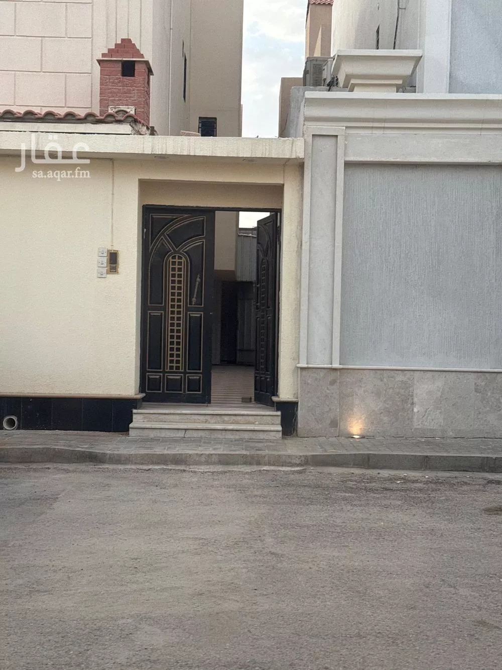 8 bedroom floor in Irqah 6