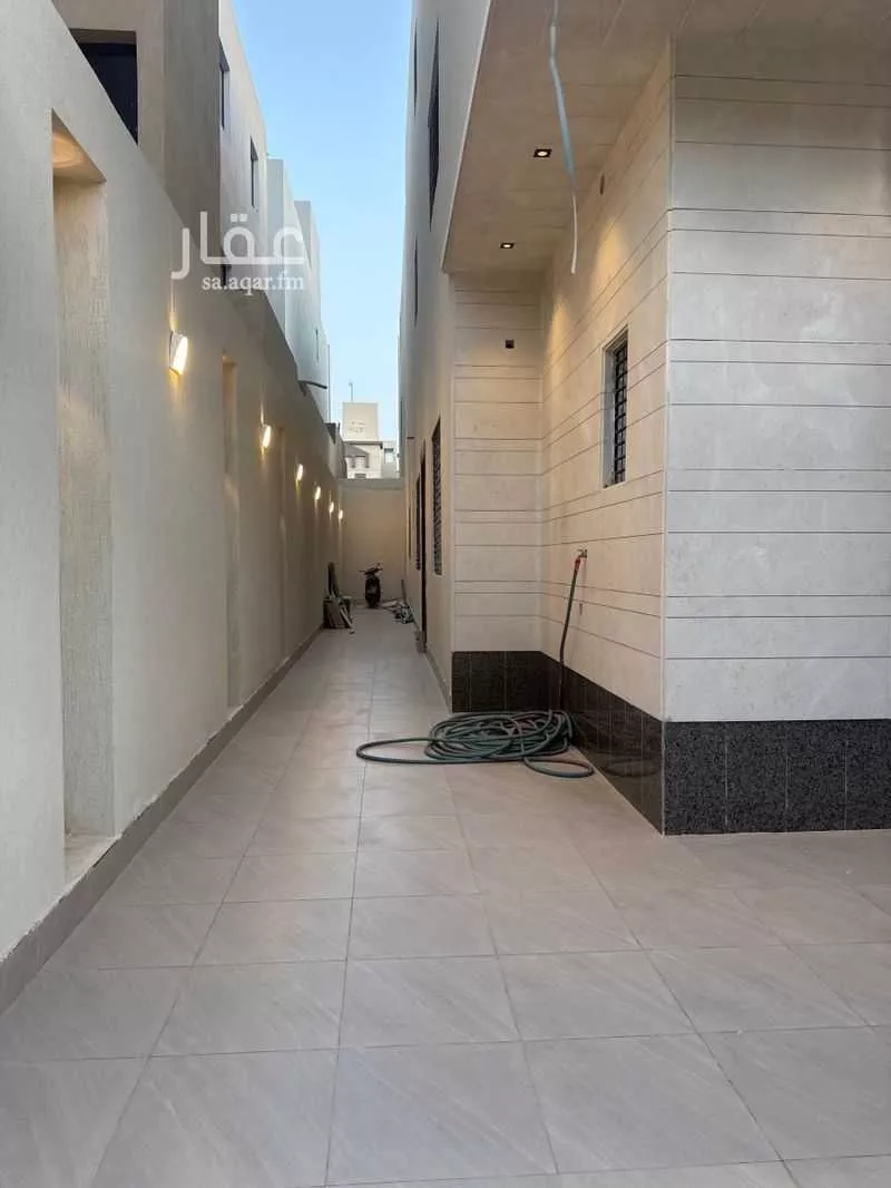 3 bedroom floor in Al Janadriyah 2