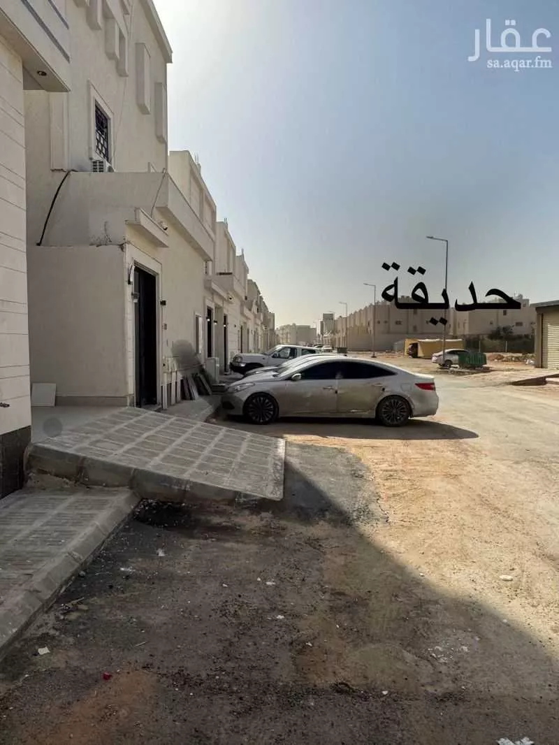 3 bedroom floor in Al Janadriyah 7