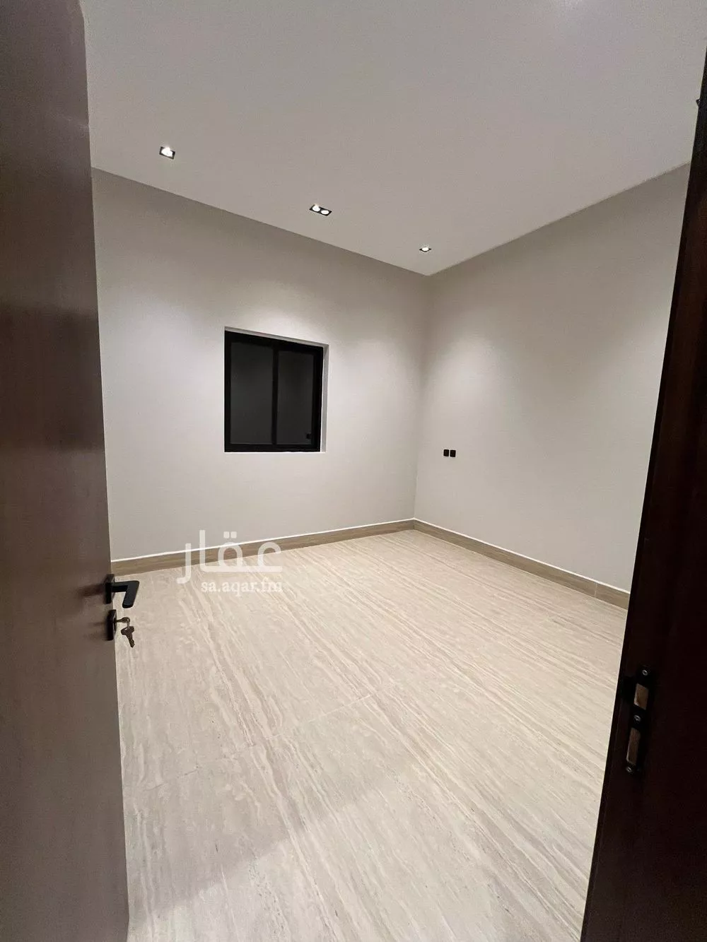 دور 3 غرف في العارض 17