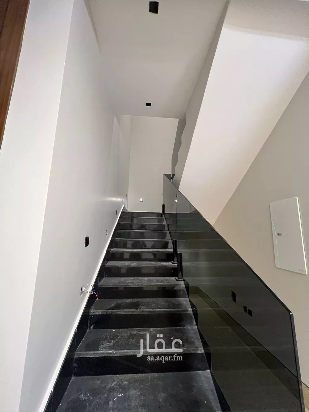 دور 3 غرف في العارض 9