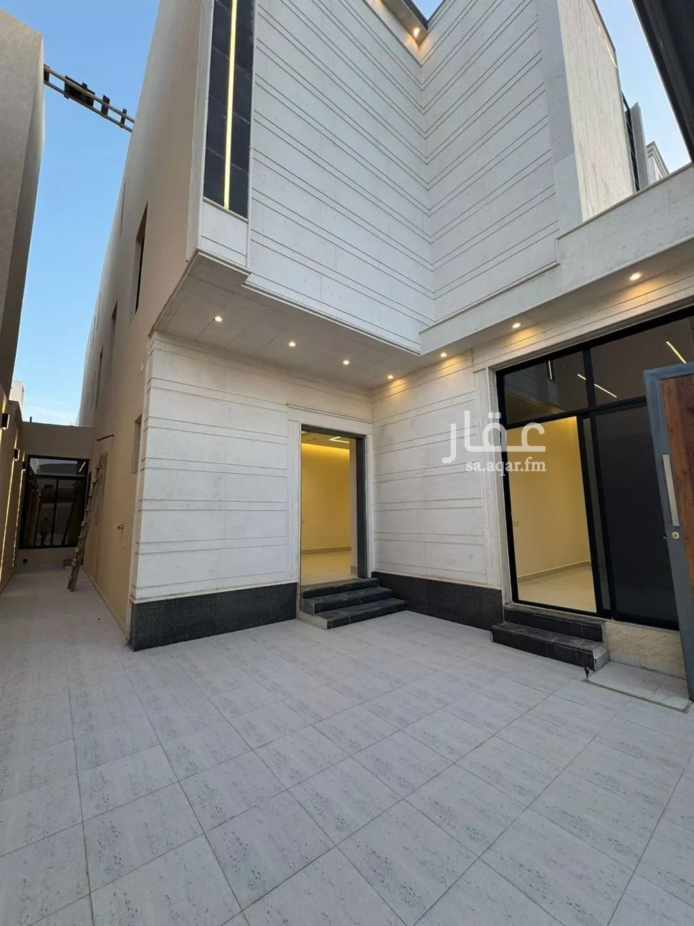6 bedroom floor in Al Janadriyah 7