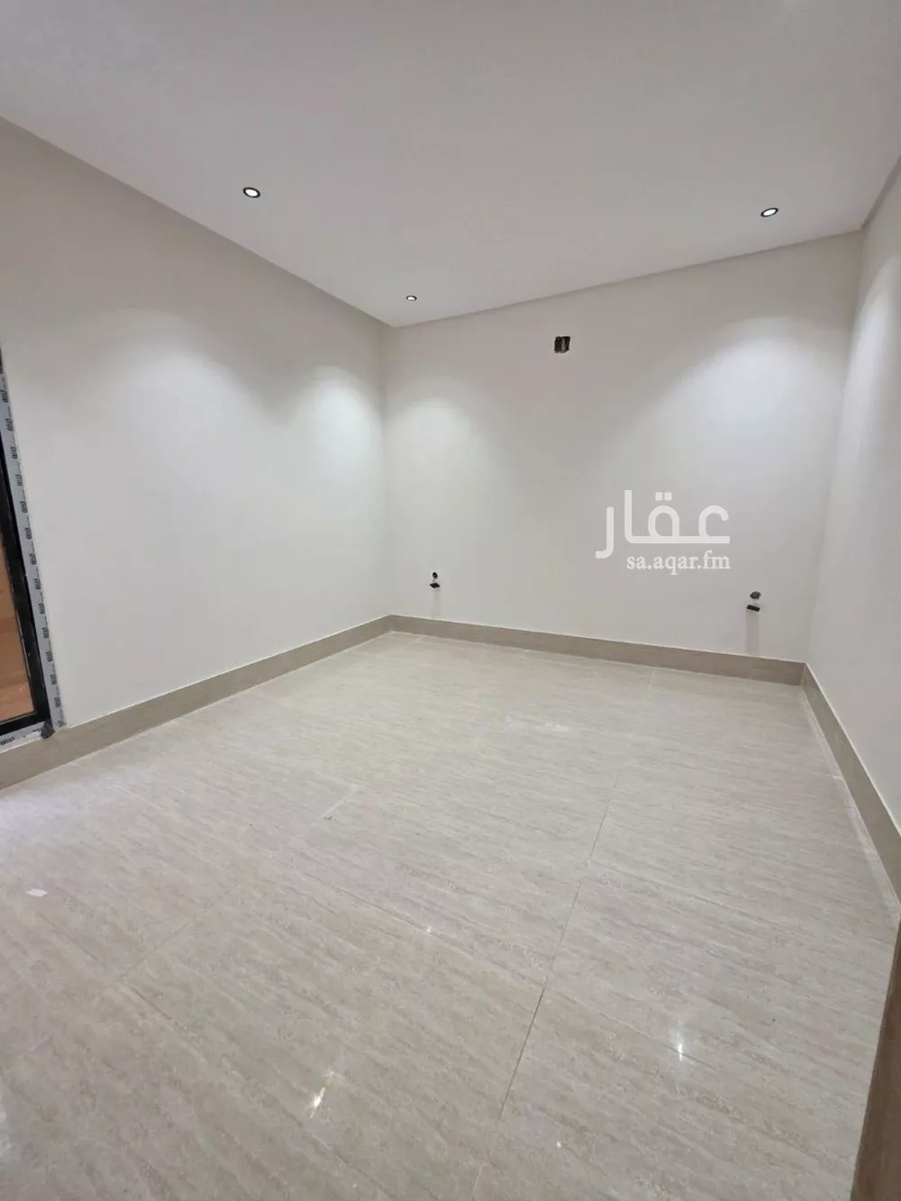 5 bedroom floor in Tuwaiq 8