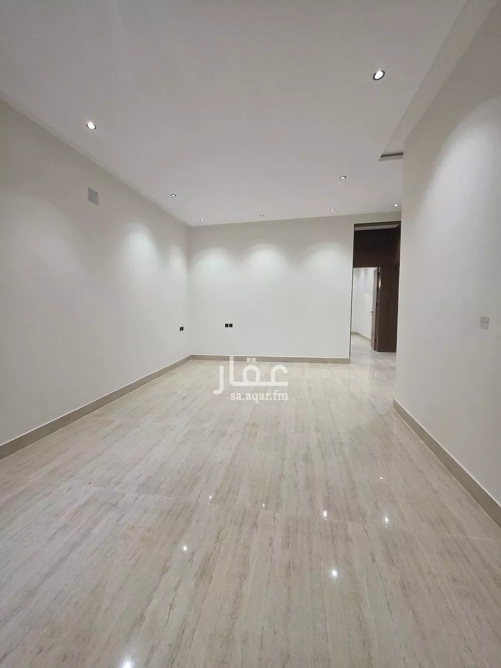 4 bedroom floor in Dhahrat Namar 16