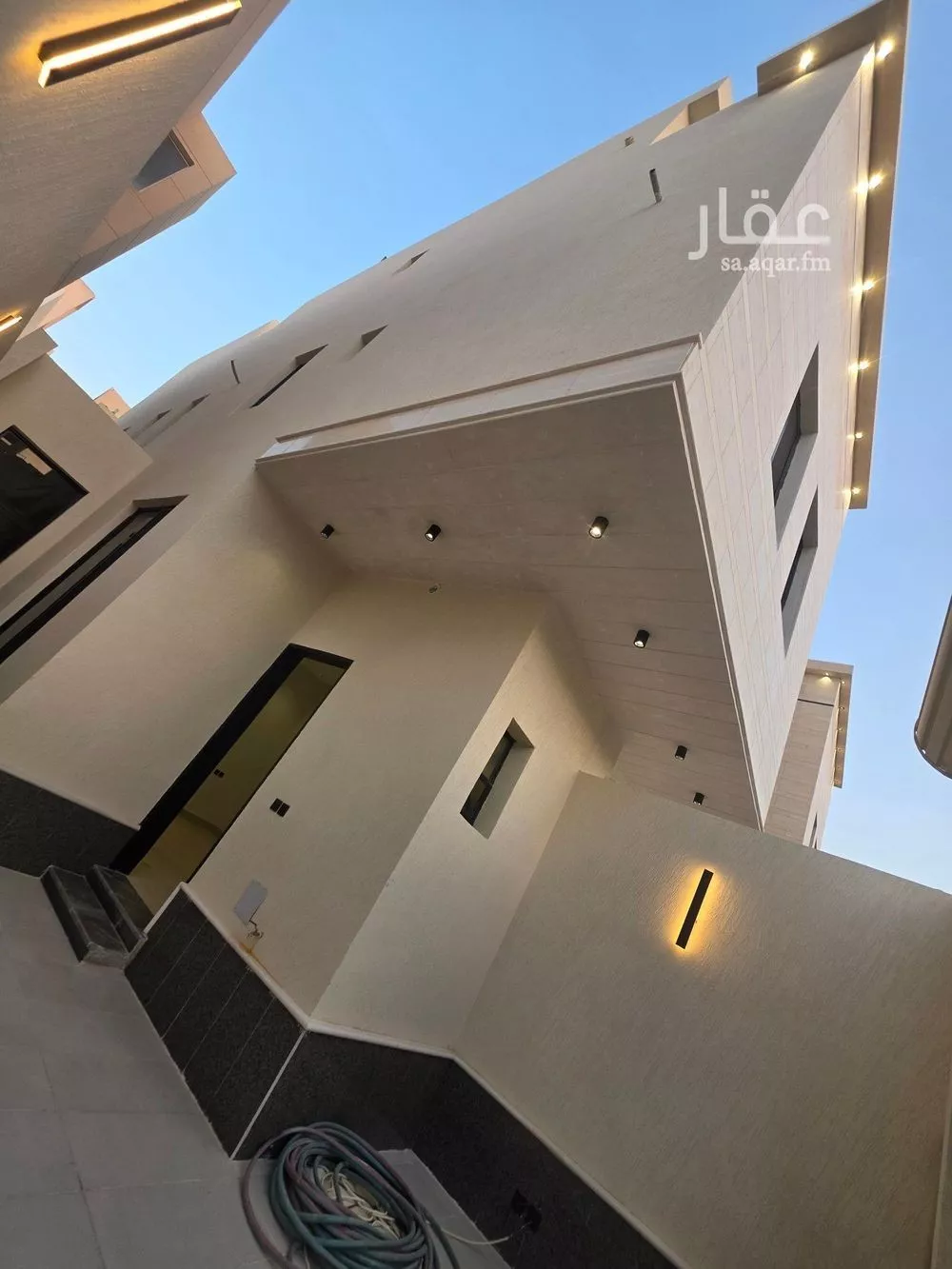 4 bedroom floor in Dhahrat Namar 18