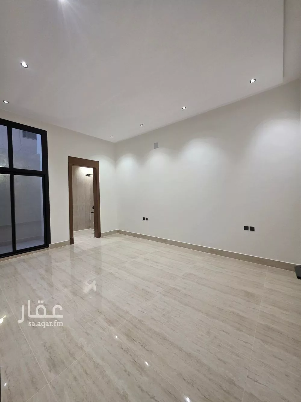 4 bedroom floor in Dhahrat Namar 9