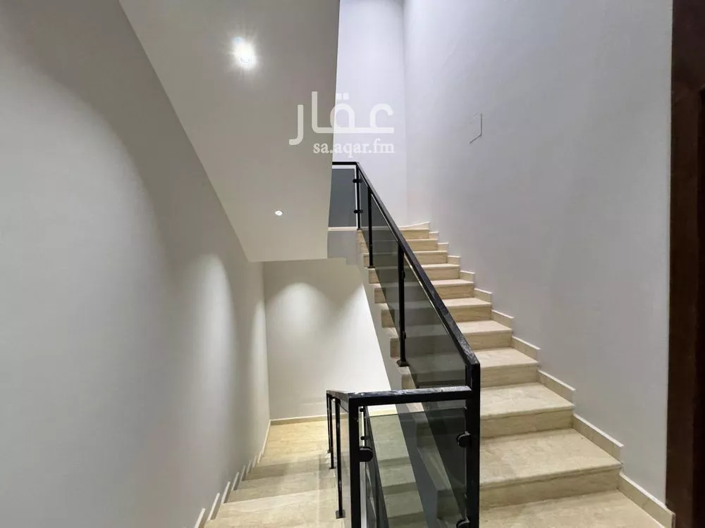4 bedroom floor in Dirab 17