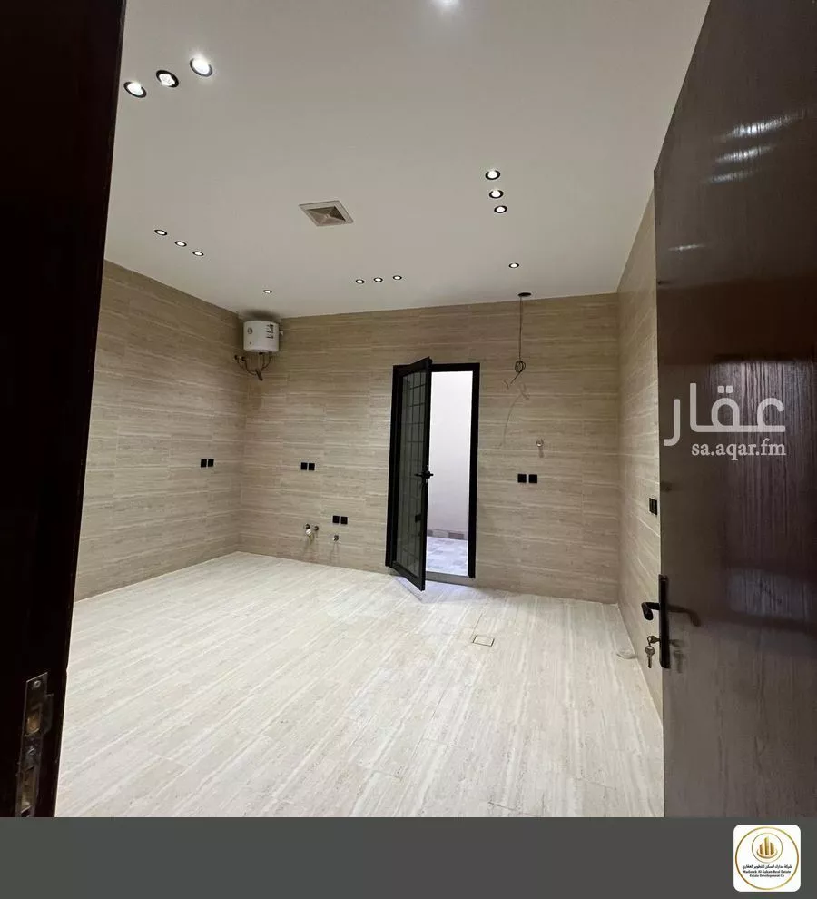 5 bedroom floor in Al Maizilah 5