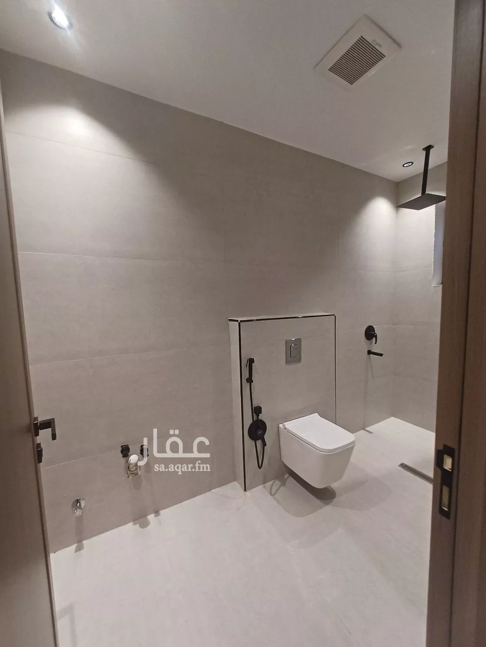 3 bedroom floor in As Suwaidi 7