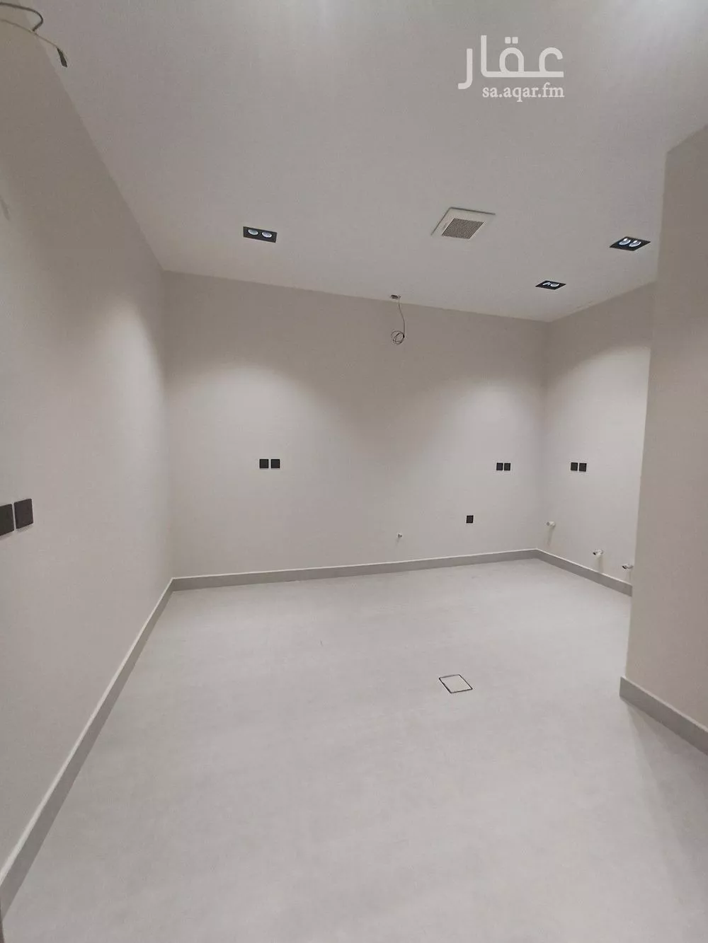 3 bedroom floor in As Suwaidi 8