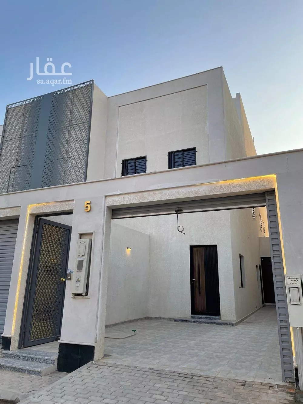 4 bedroom floor in Al Janadriyah 11