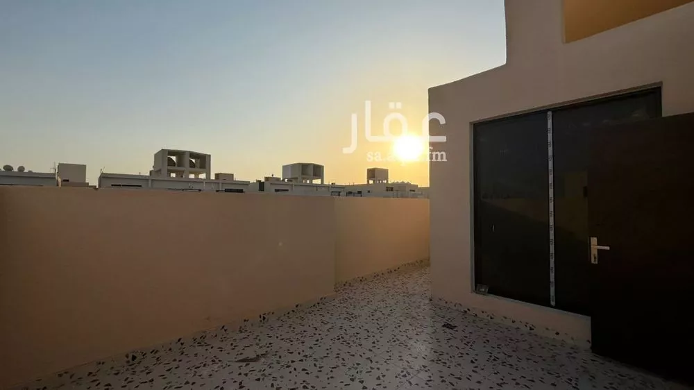 4 bedroom floor in Badr 10