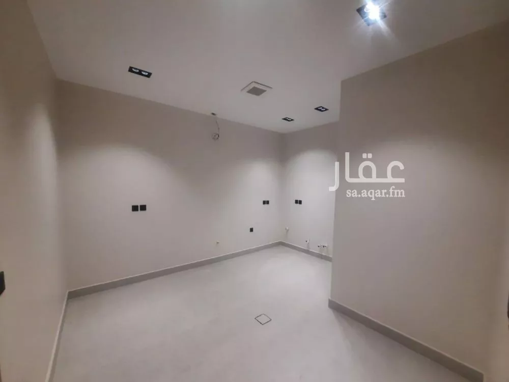 دور 4 غرف في السويدي 10