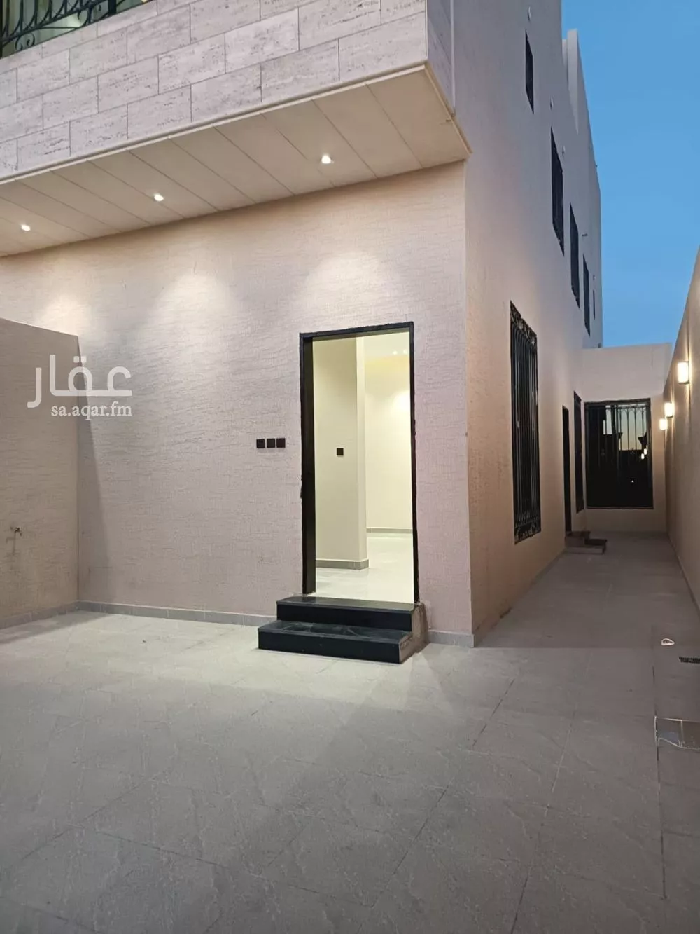 4 bedroom floor in Al Janadriyah 15
