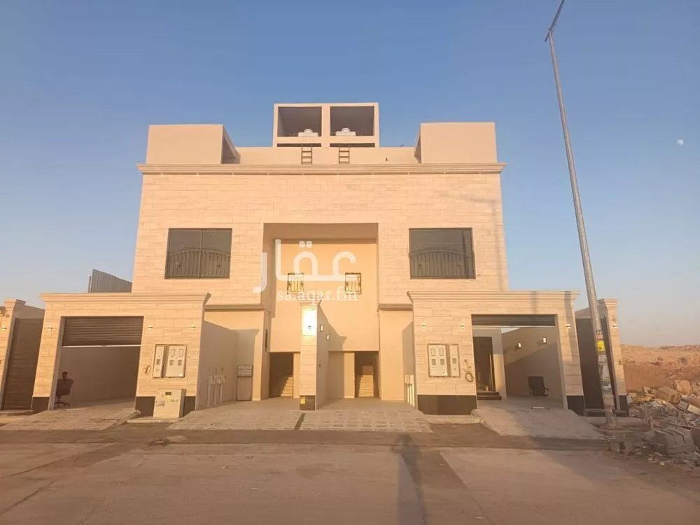 4 bedroom floor in Al Janadriyah 17