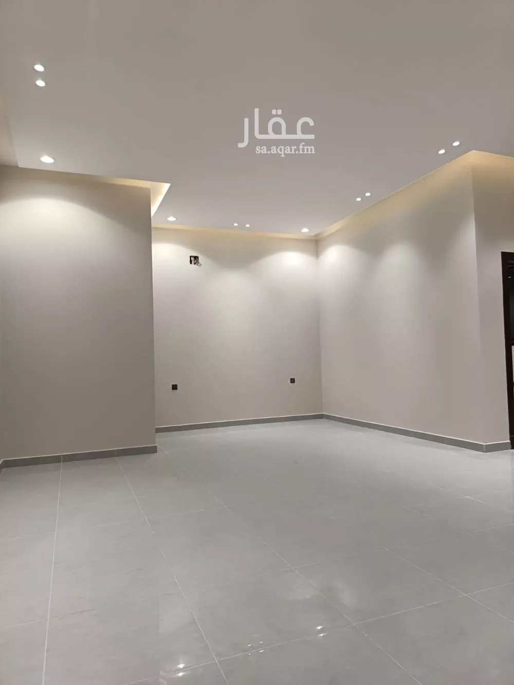 4 bedroom floor in Al Janadriyah 6