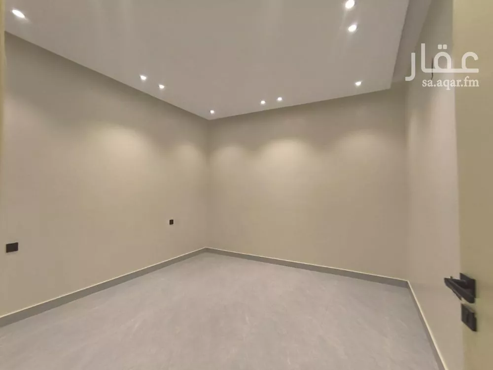 4 bedroom floor in Okaz 8