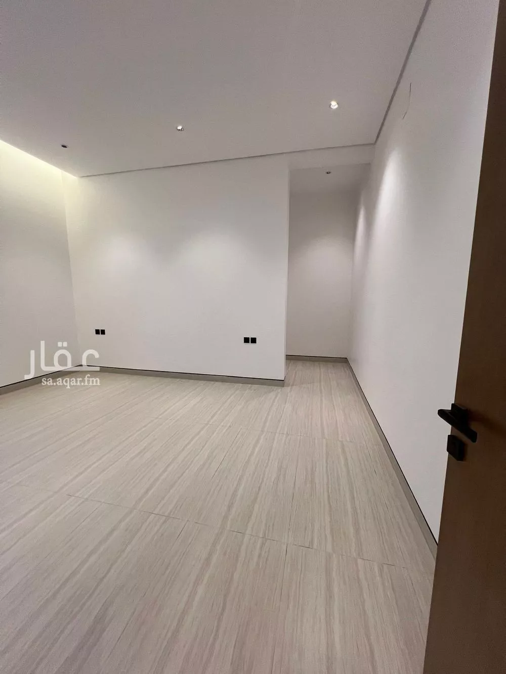 دور 3 غرف في العارض 10