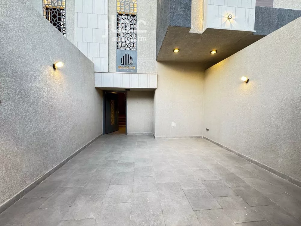 5 bedroom floor in Dahiat Namar 9