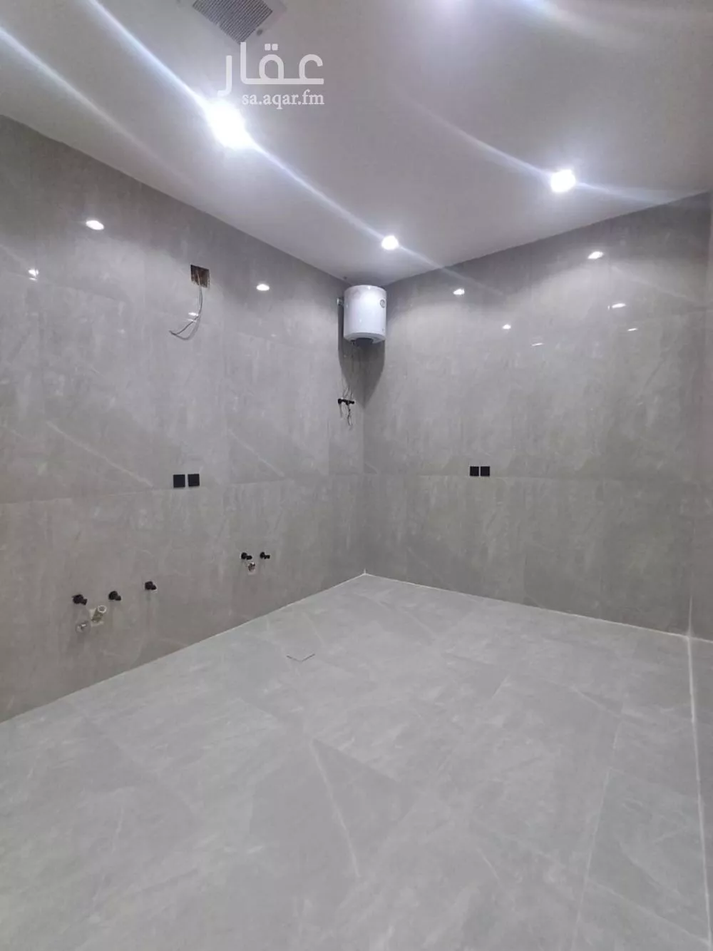 4 bedroom floor in Al Janadriyah 4