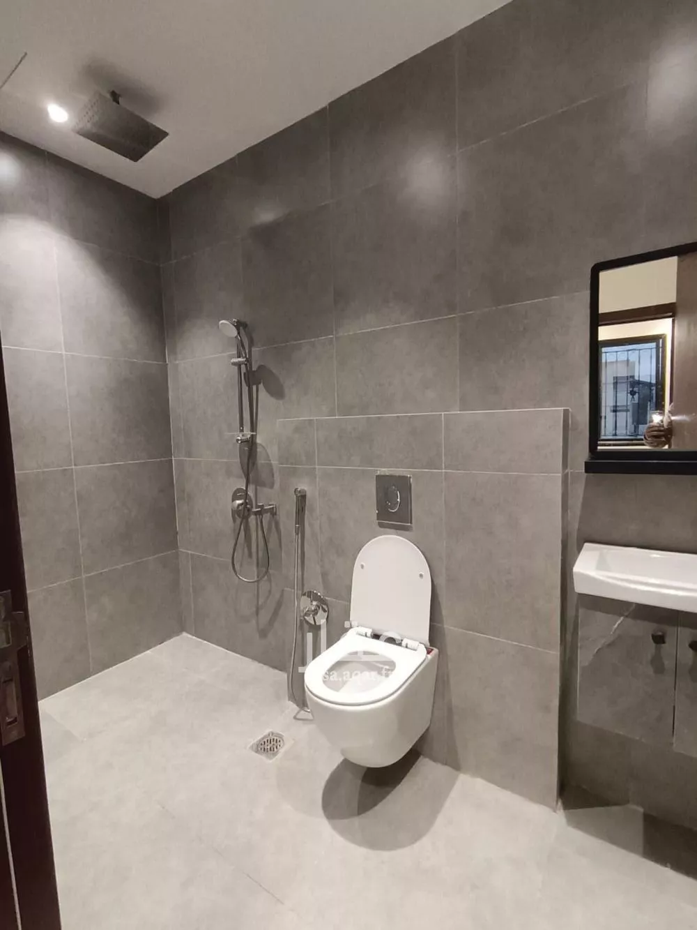 4 bedroom floor in Al Janadriyah 13
