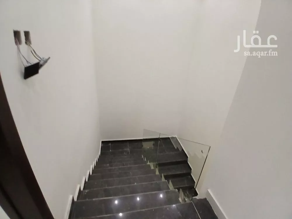 3 bedroom floor in As Suwaidi 13