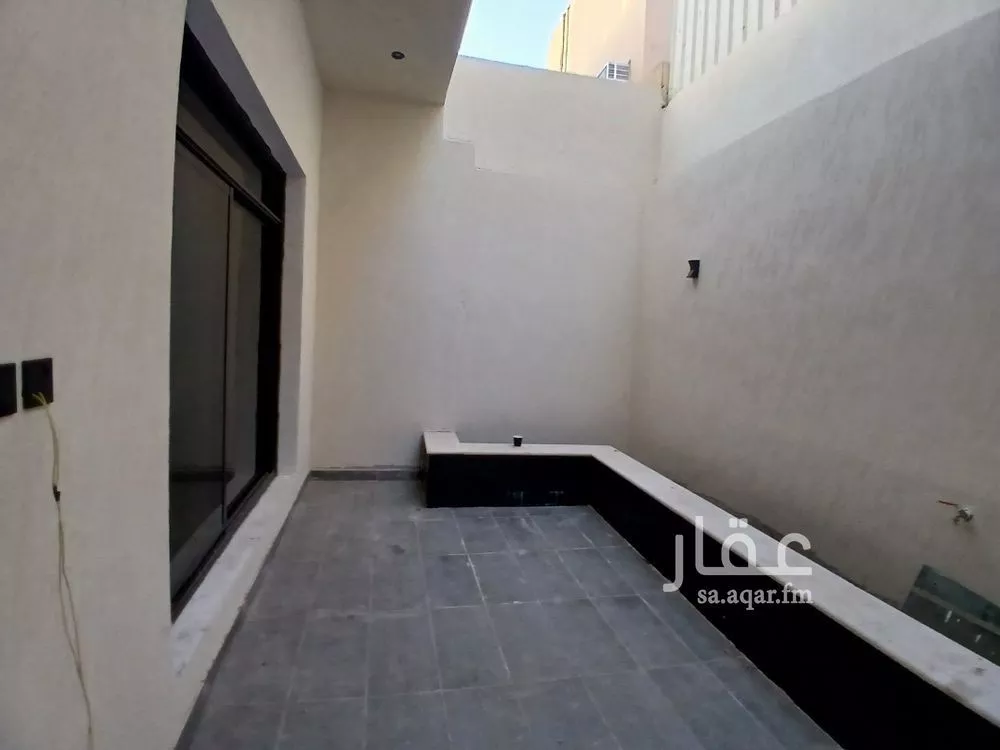 3 bedroom floor in As Suwaidi 7