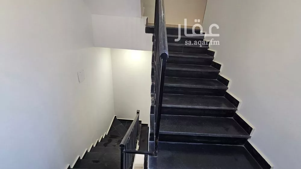 4 bedroom floor in Al Maizilah 12