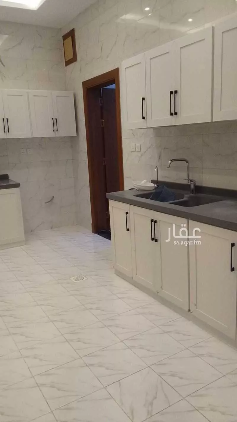 6 bedroom apartment in Al Rabwa 4
