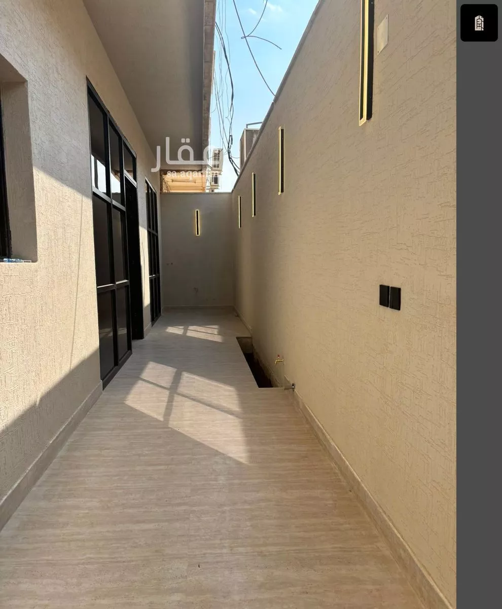 3 bedroom building in Al Rawabi, Riyadh 15