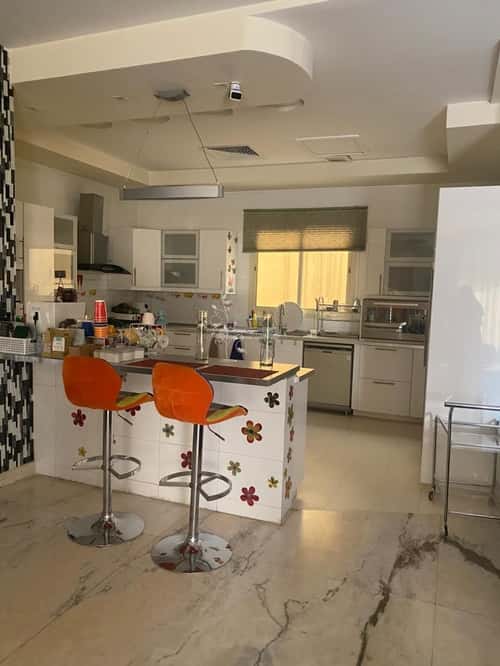 5 bedroom villa in Al Malqa 18