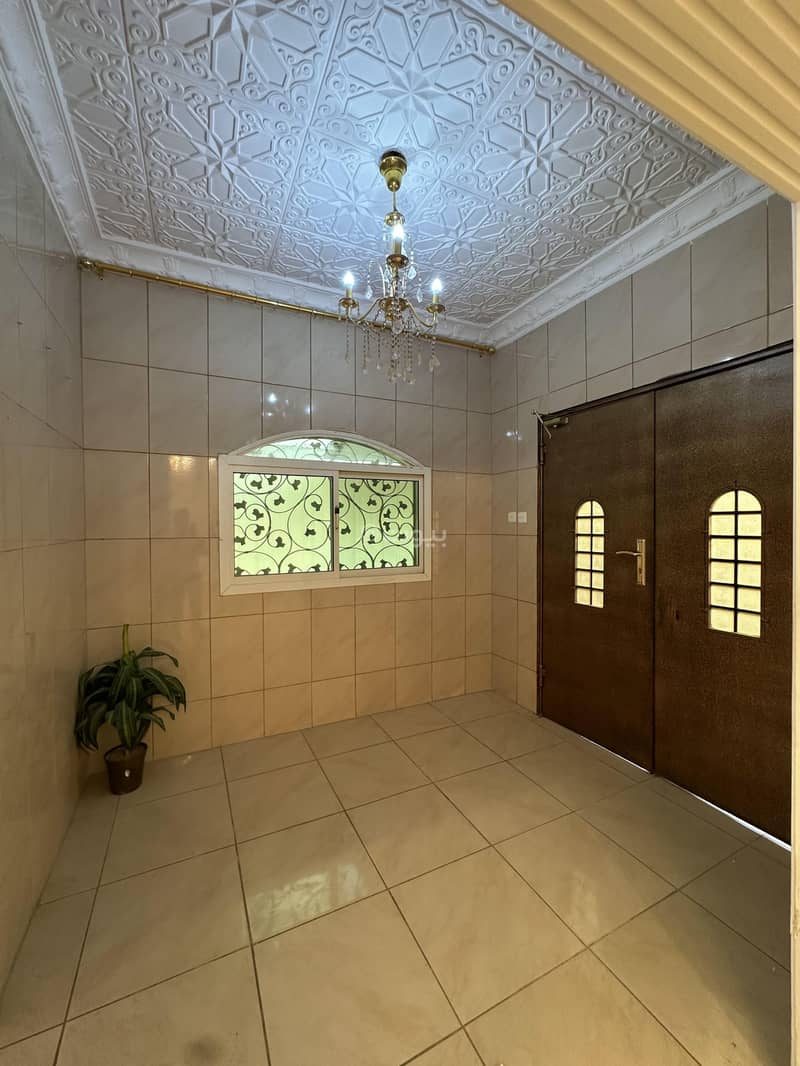 5 bedroom villa in Ishbiliyah, Riyadh 18