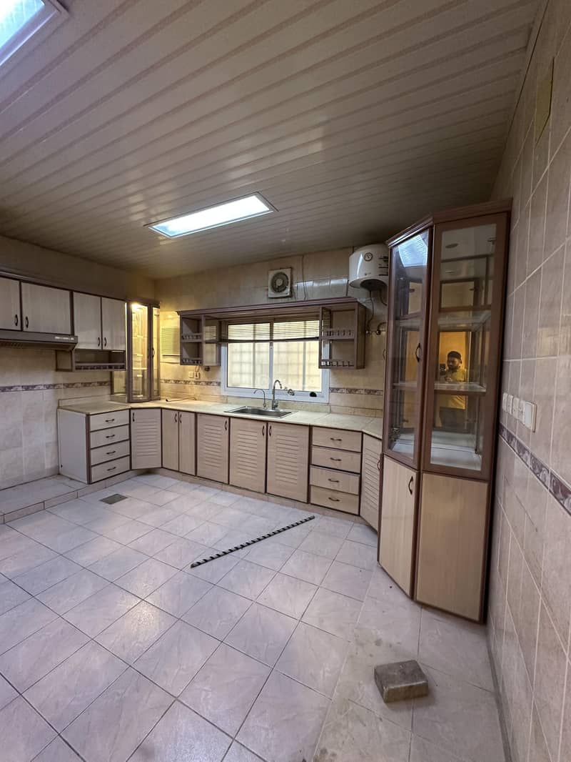 5 bedroom villa in Ishbiliyah, Riyadh 23