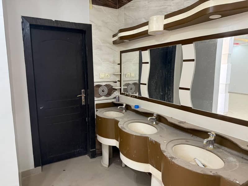 6 bedroom villa in Tuwaiq, Riyadh 24