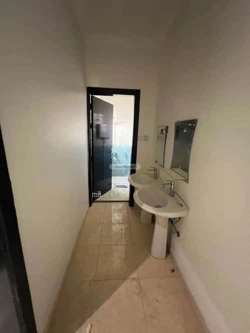3 bedroom apartment in Al Hazm 5